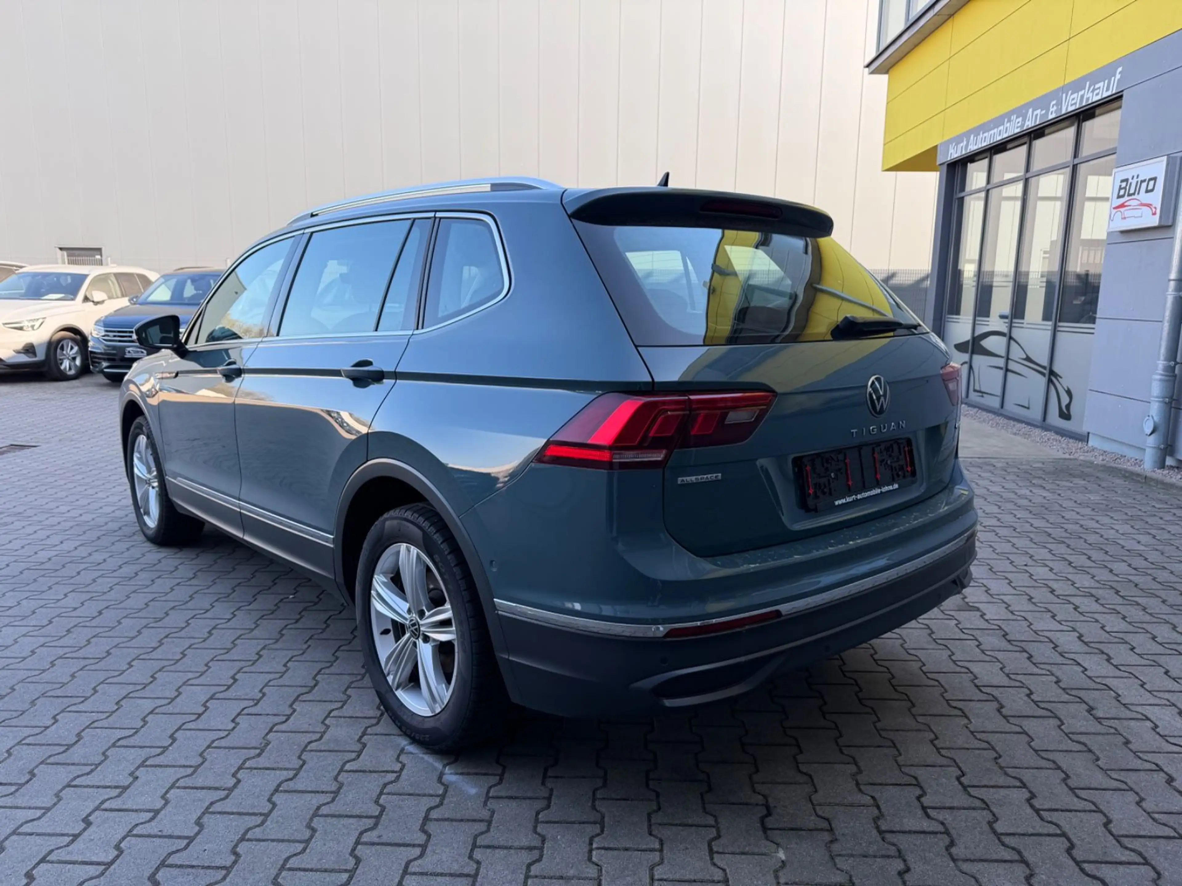 Volkswagen Tiguan Allspace Life/ALLRAD/7 SITZER/LED/AHK/DAB — photo 4
