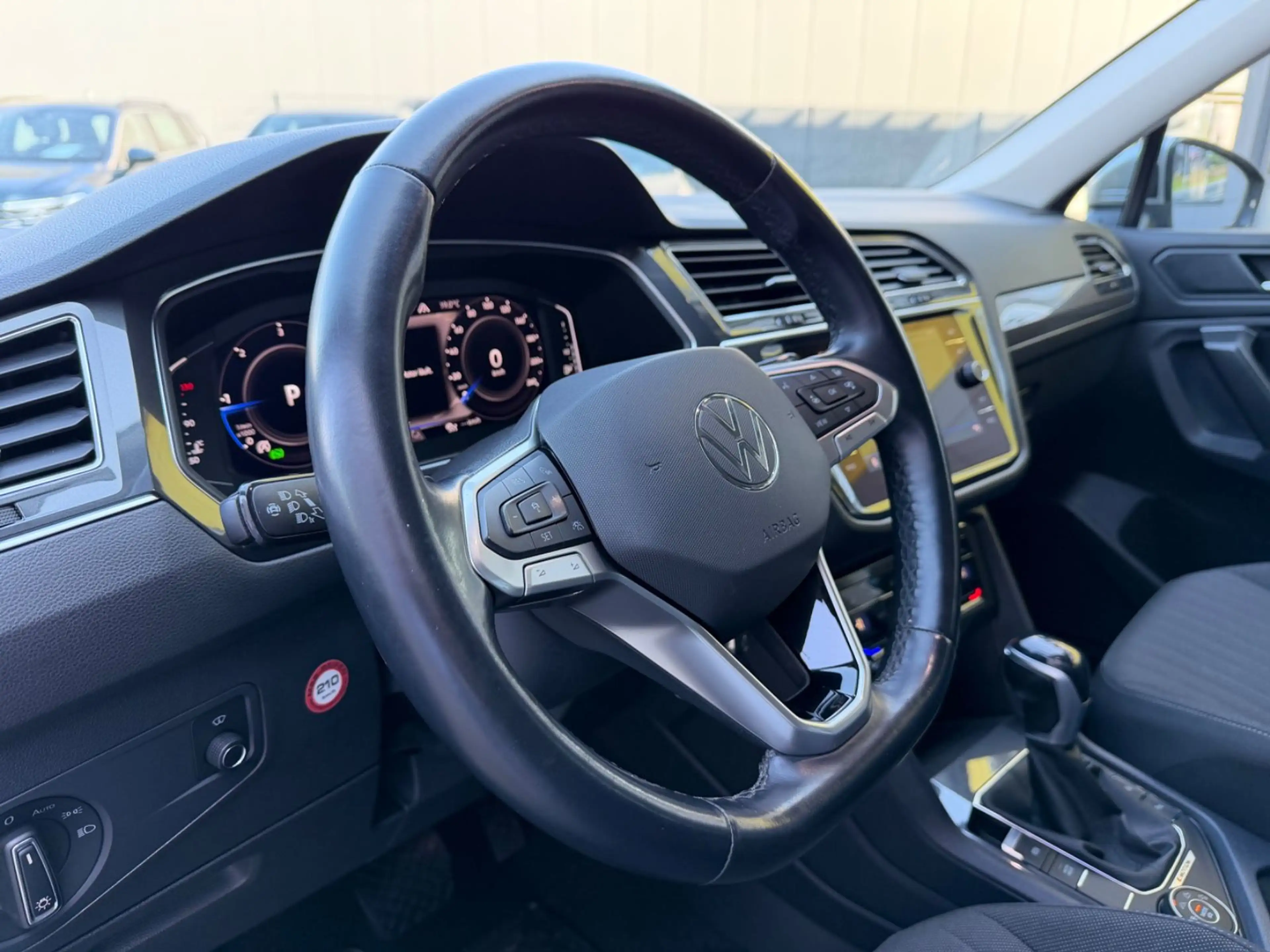 Volkswagen Tiguan Allspace Life/ALLRAD/7 SITZER/LED/AHK/DAB — photo 14
