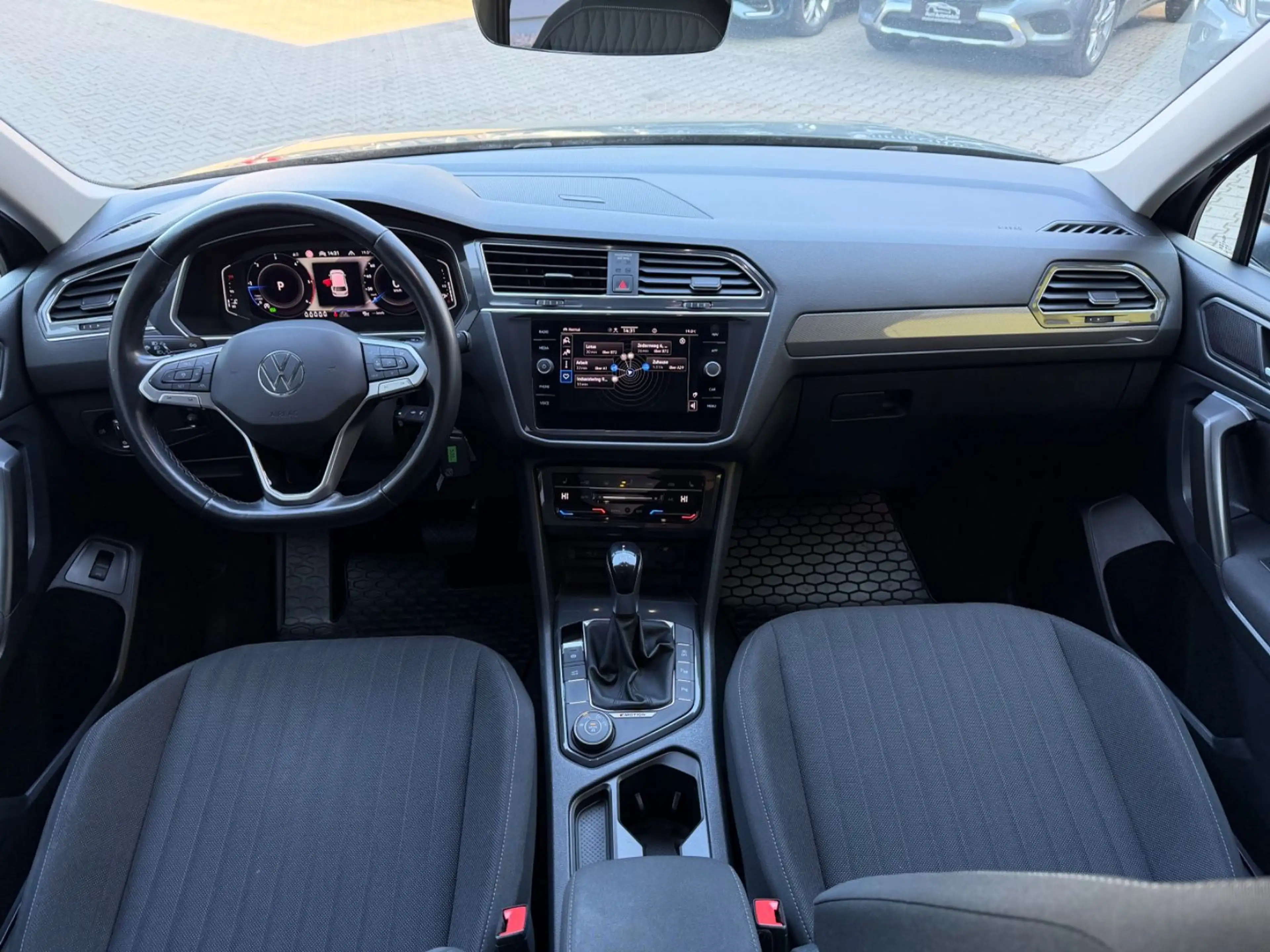 Volkswagen Tiguan Allspace Life/ALLRAD/7 SITZER/LED/AHK/DAB — photo 15