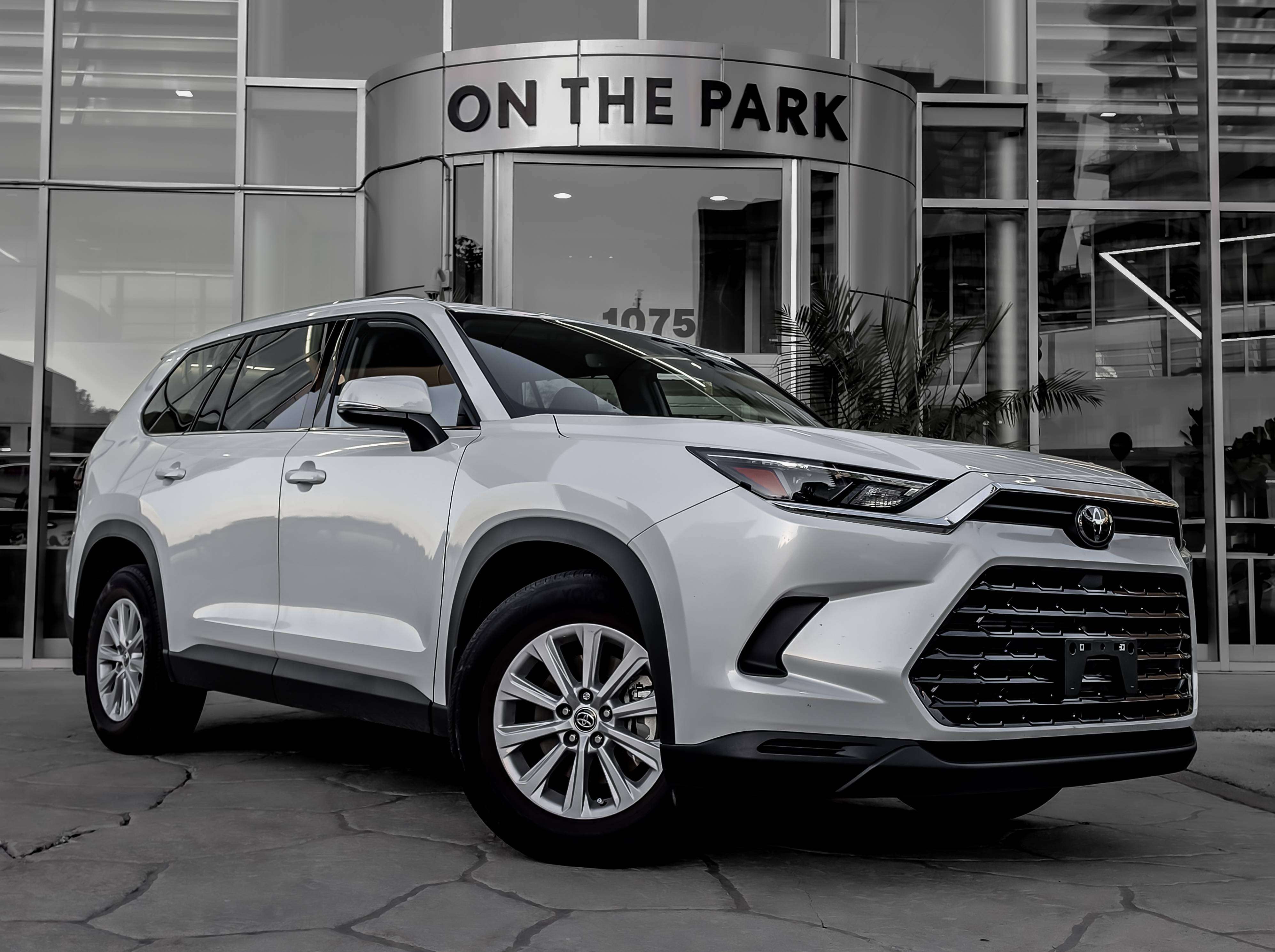 2026 Toyota Grand Highlander Hybrid XLE AWD | Safety Sense | Alloys