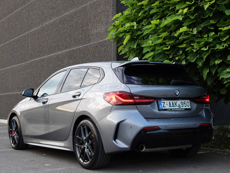 BMW 118 PACK M / CAMERA / SIEGES CHAUFFANTS / LUMIERE AMBIANCE / GARANTIE !! — photo 13