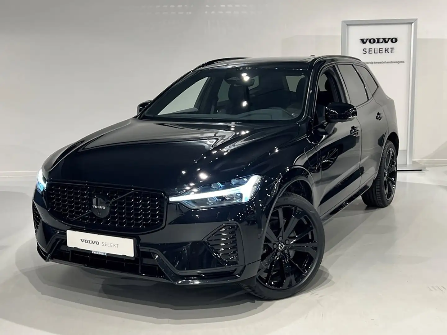 Volvo XC60 T6 Recharge Black Edition + ZETELVENTILATIE/TREKHA Zwart - 1