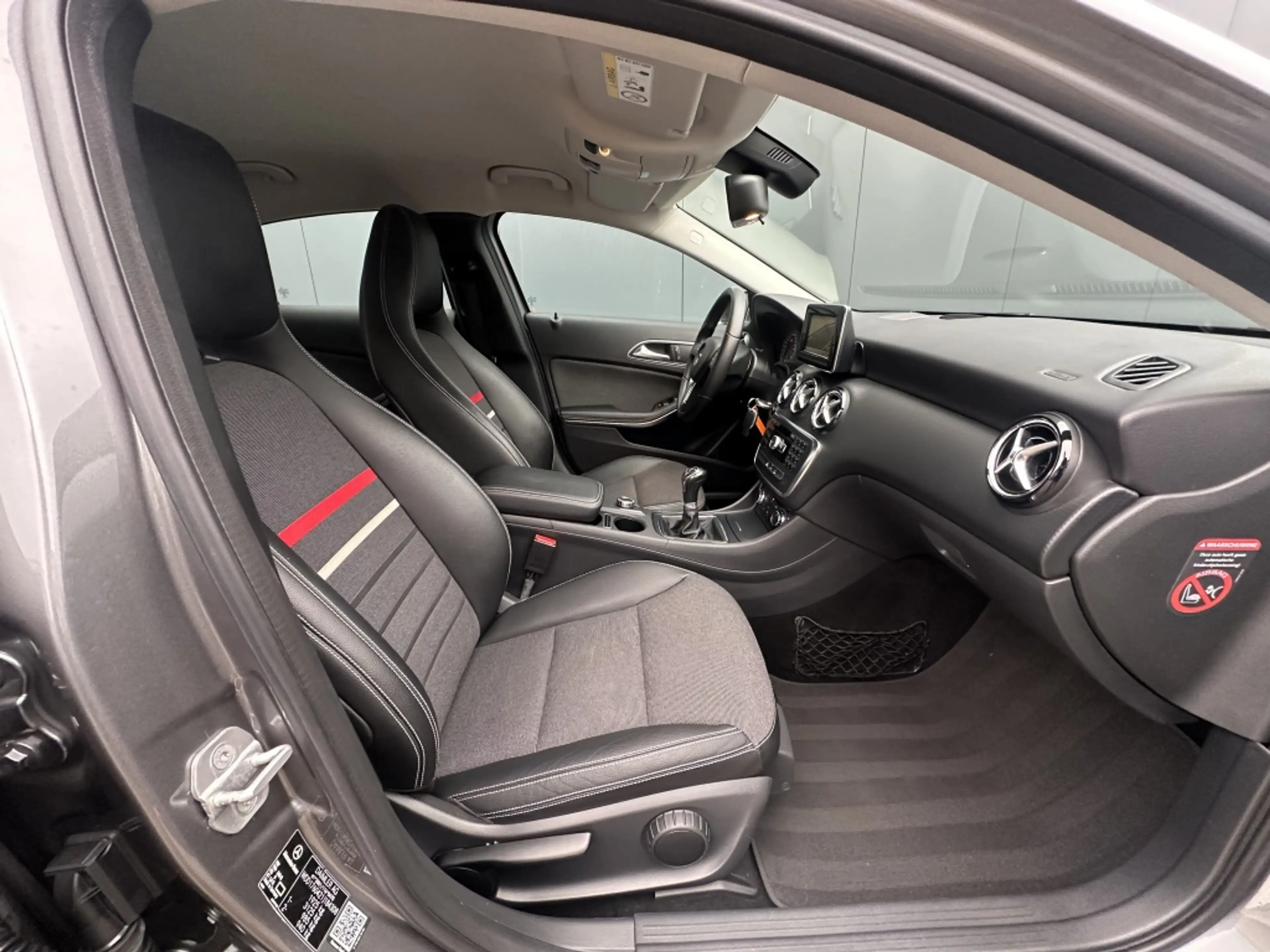 Mercedes-Benz A 180 123pk/ Climate Control / Navi / Parkeersensoren — photo 18