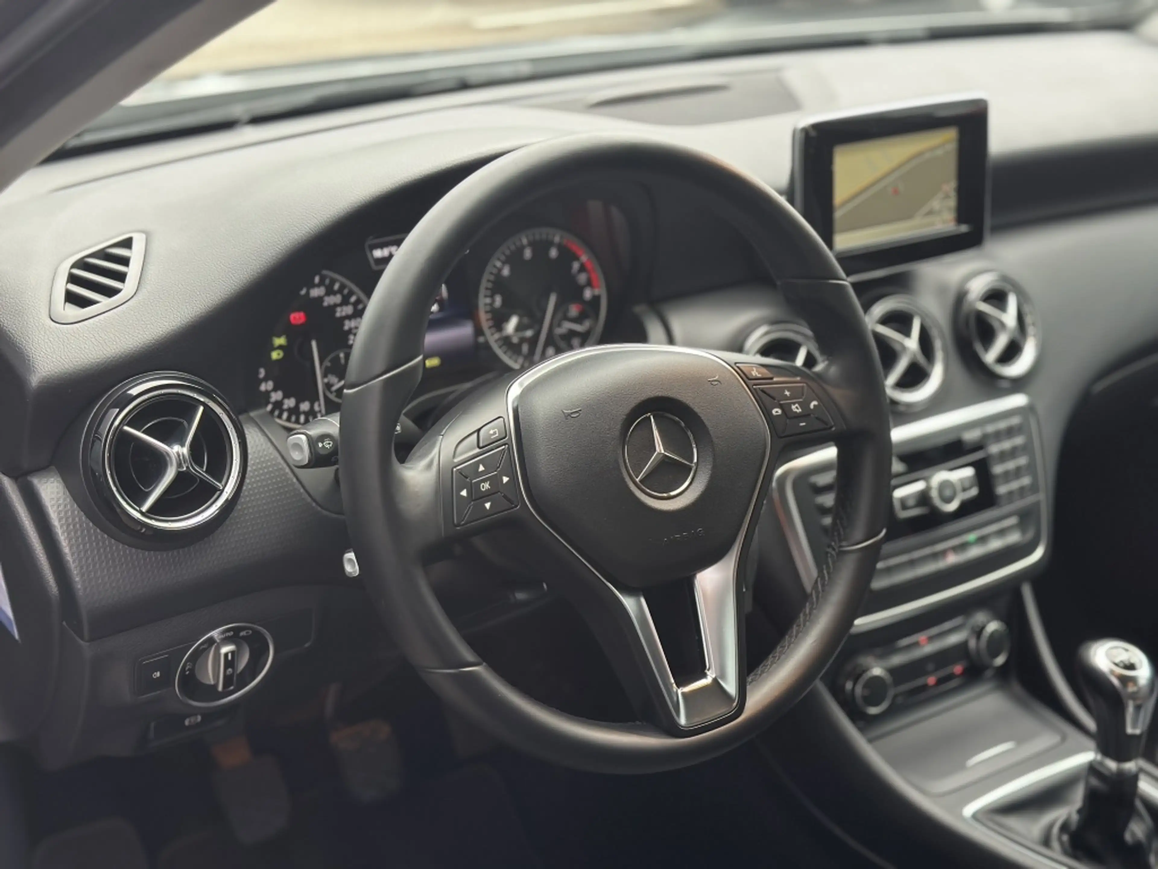Mercedes-Benz A 180 123pk/ Climate Control / Navi / Parkeersensoren — photo 15