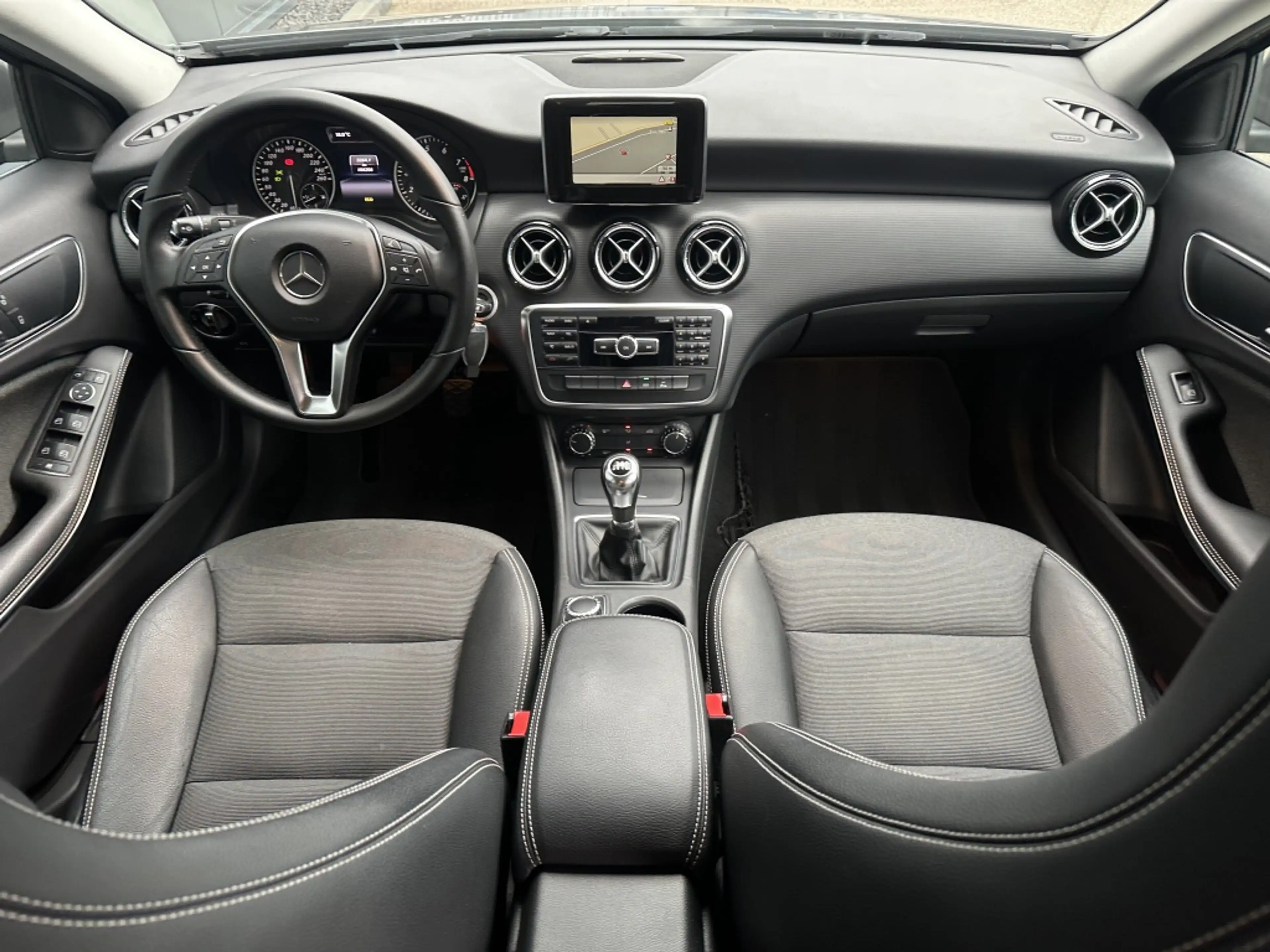 Mercedes-Benz A 180 123pk/ Climate Control / Navi / Parkeersensoren — photo 16