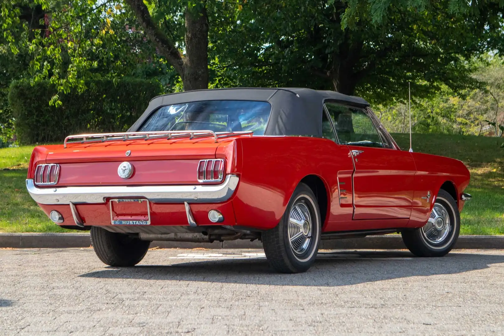 Ford Mustang Cabriolet - Paint / Interior Restored Rouge - 2