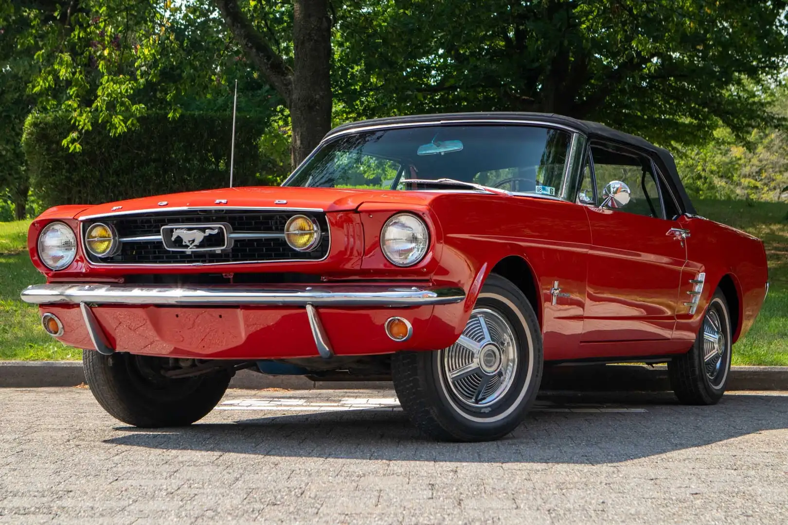 Ford Mustang Cabriolet - Paint / Interior Restored Rouge - 1