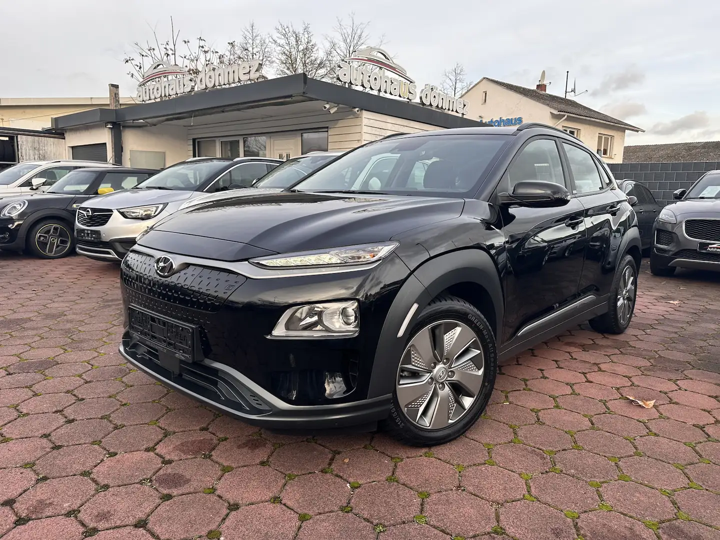 Hyundai KONA TREND EV 64 KWh TEMPOMAT SHZ KAMERA Zwart - 1