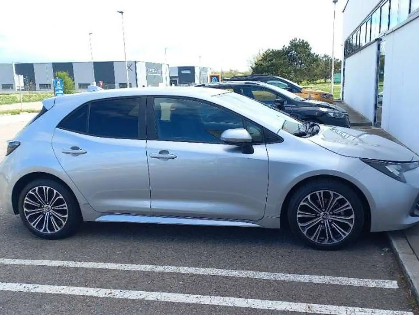 Toyota Corolla Corolla 1,8 Hybrid Active Drive Active Drive Silber - 1