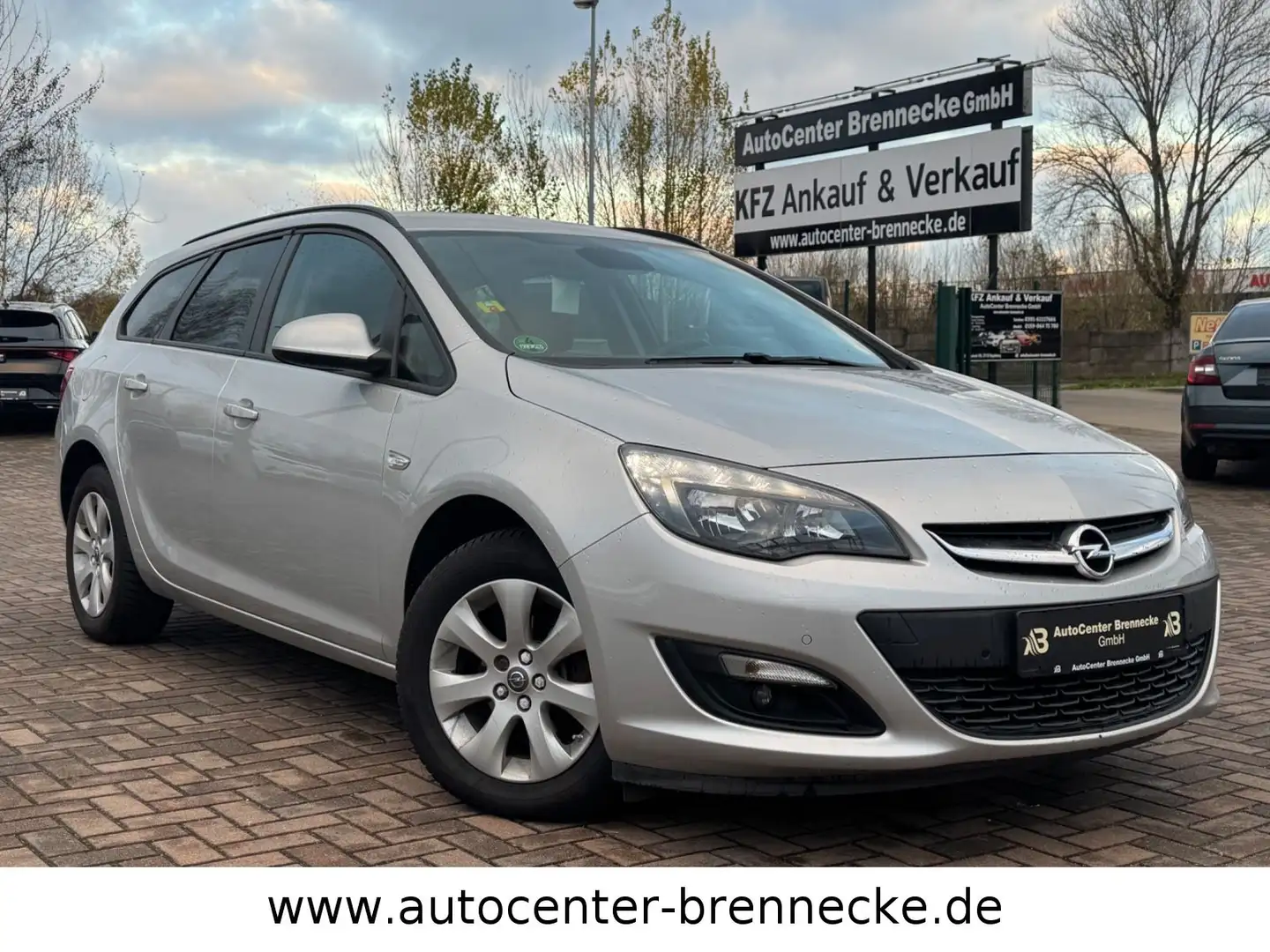 Opel Astra J Sports Tourer Style*Automatik*Allwetter* Silber - 1