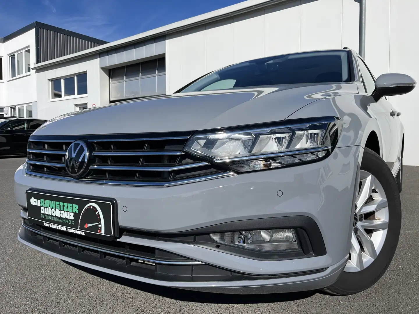 Volkswagen Passat Variant 2.0 TDI DSG Business 154€ m. 20% Anzahlung DAB N Grau - 1