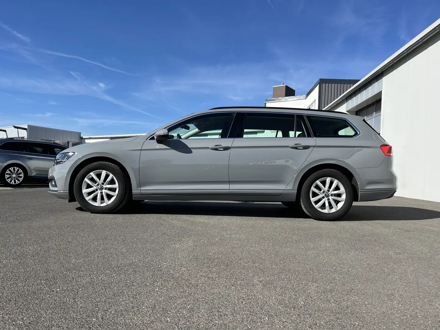 Volkswagen Passat Variant 2.0 TDI DSG Business 154€ m. 20% Anzahlung DAB N Grau - 2