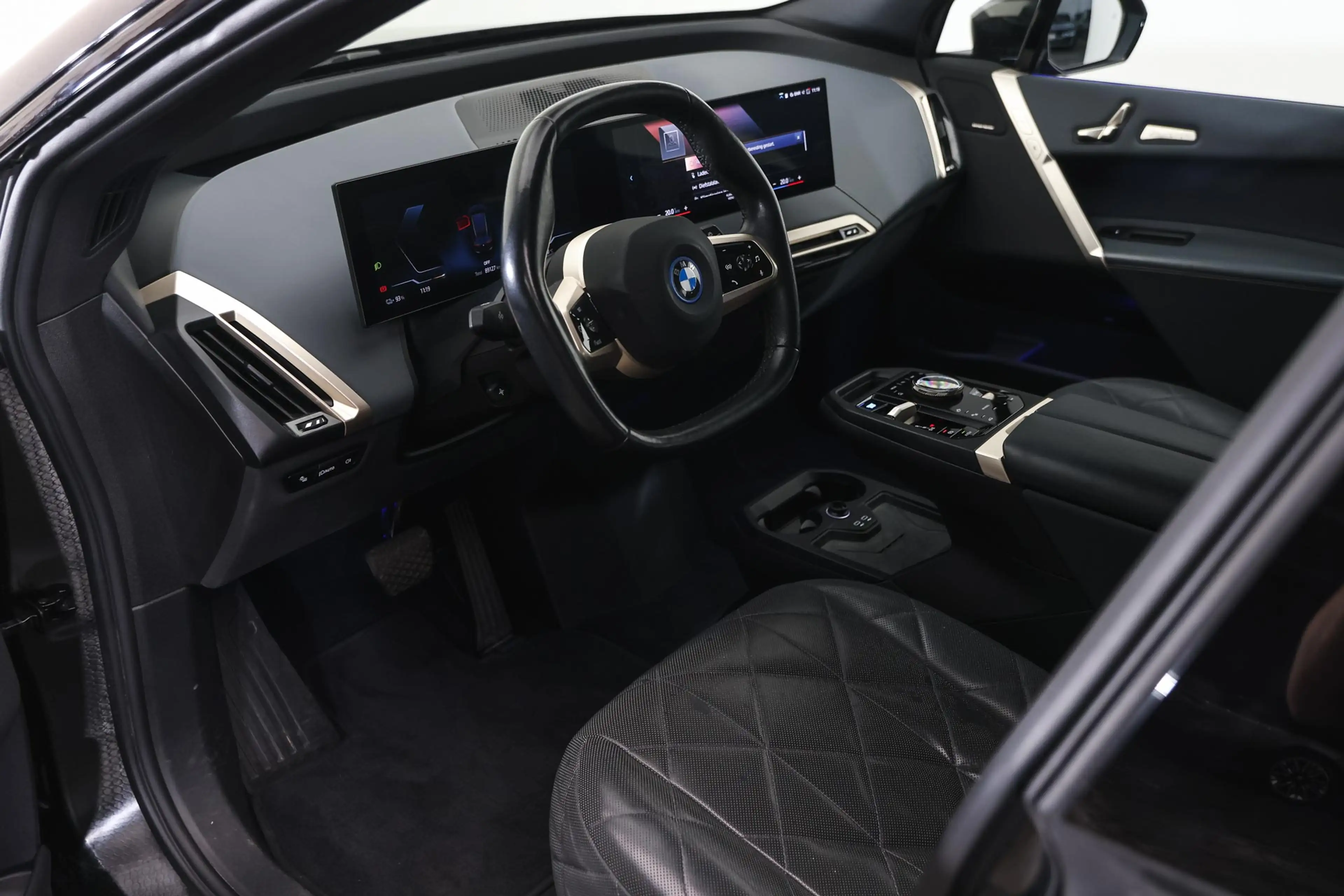 BMW iX xDrive50 / Sportpakket / Panoramadak Sky Lounge / — photo 9