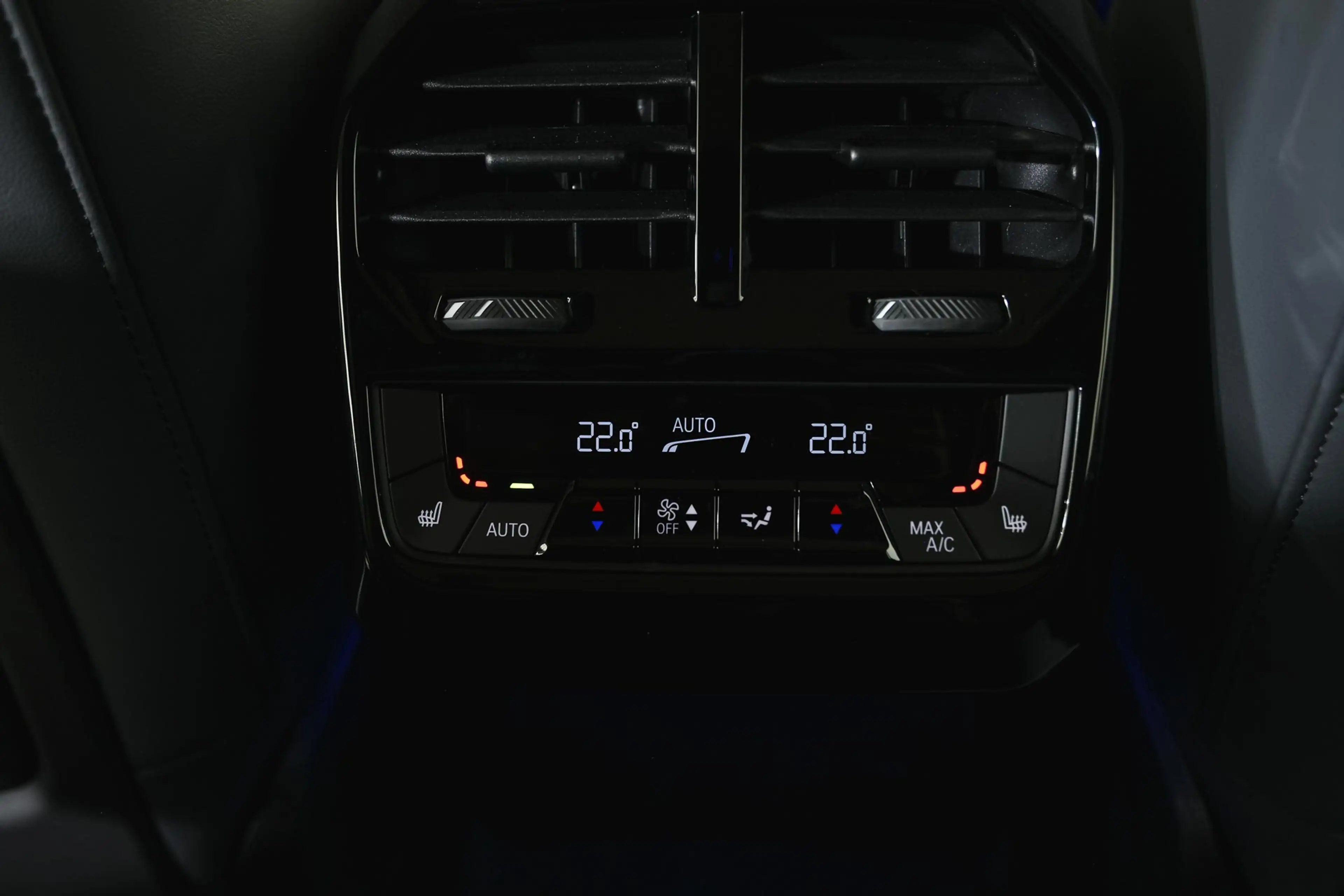 BMW iX xDrive50 / Sportpakket / Panoramadak Sky Lounge / — photo 12