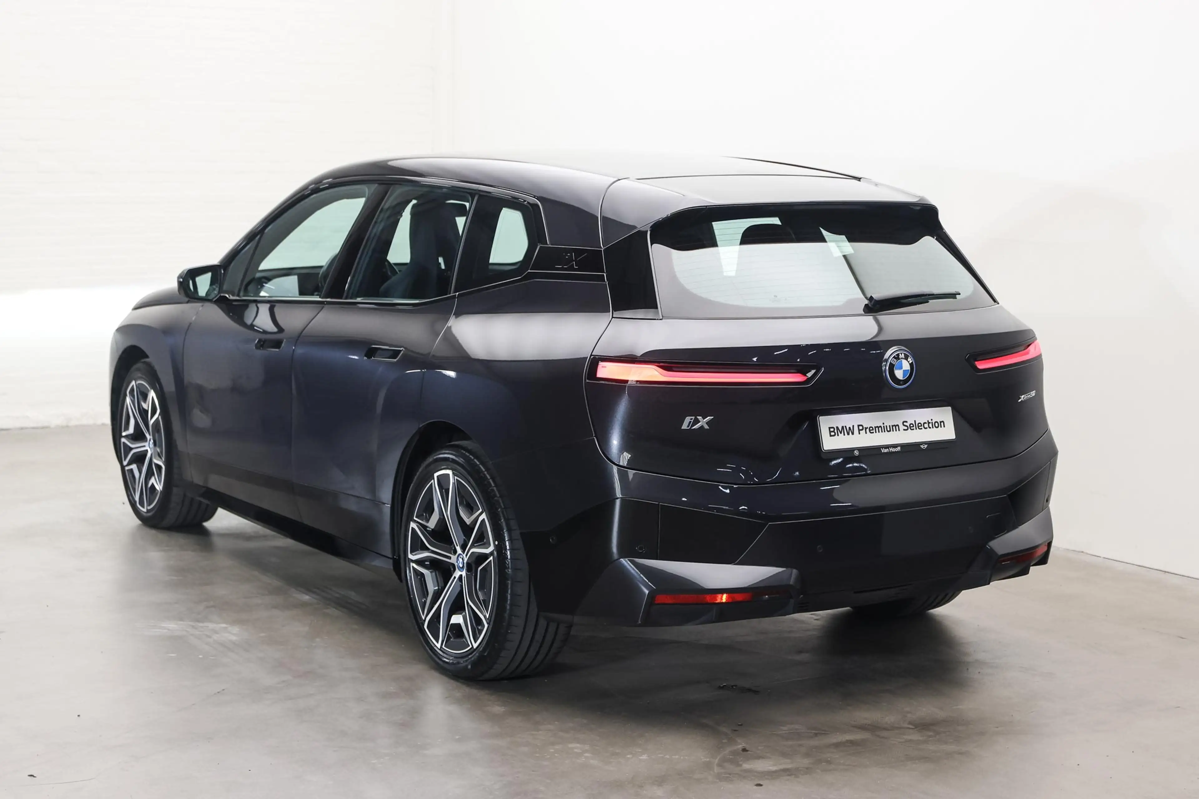 BMW iX xDrive50 / Sportpakket / Panoramadak Sky Lounge / — photo 2