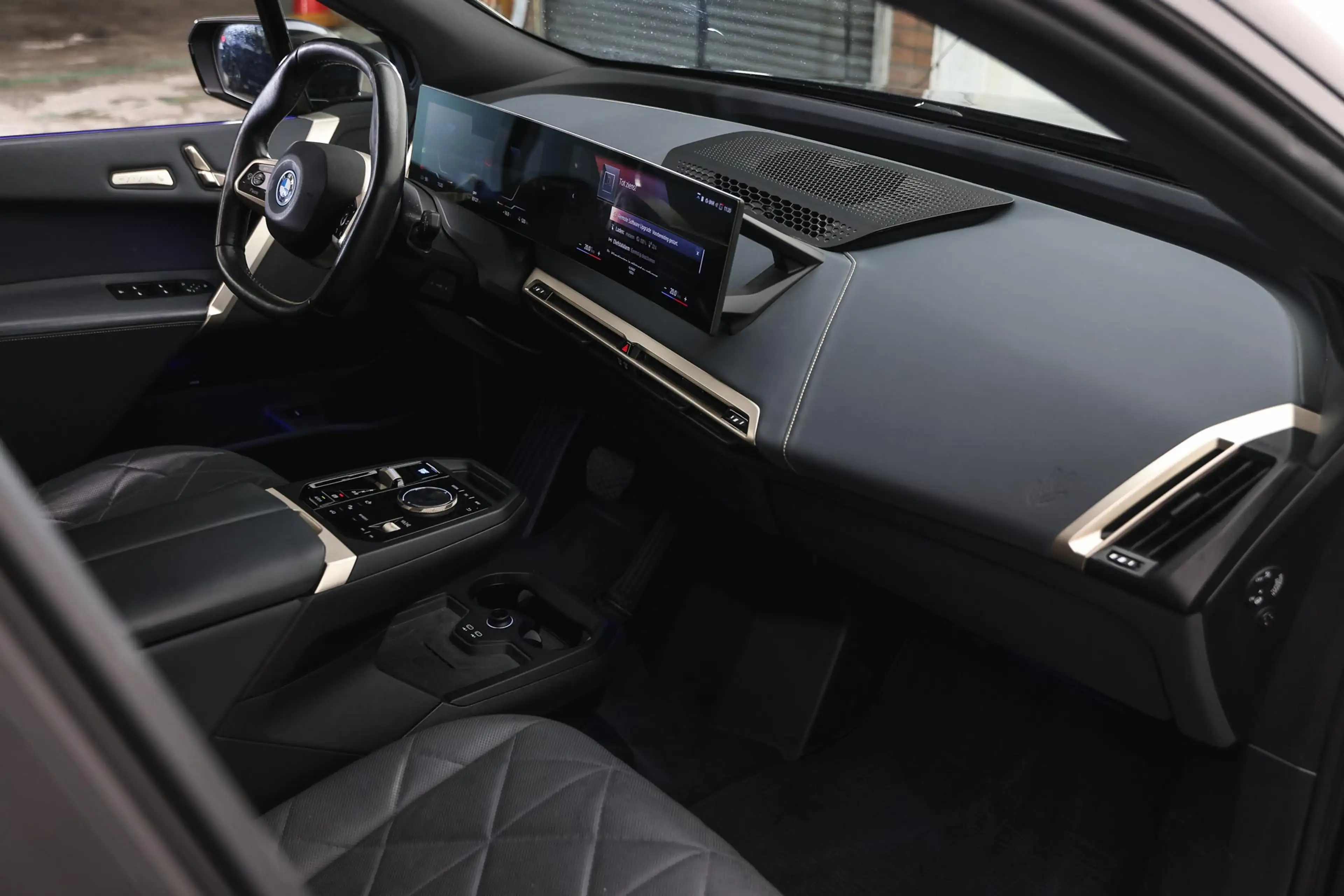 BMW iX xDrive50 / Sportpakket / Panoramadak Sky Lounge / — photo 10