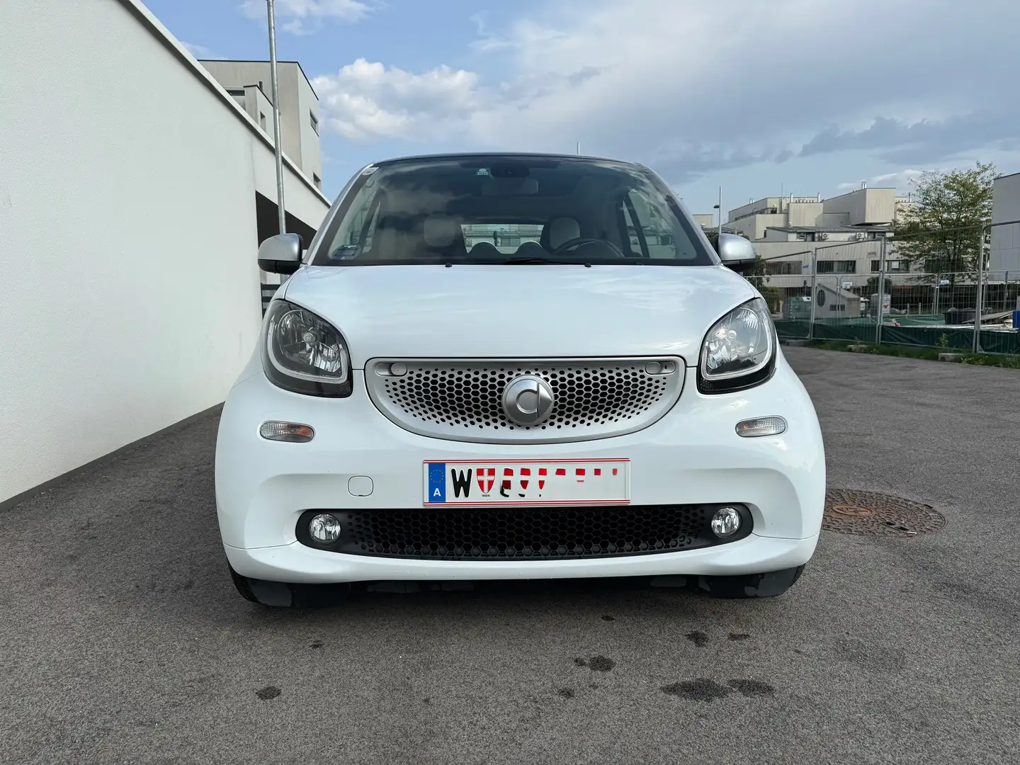 smart forTwo Passion - Navi, Apple CarPlay, Klima, Panorama Weiß - 2