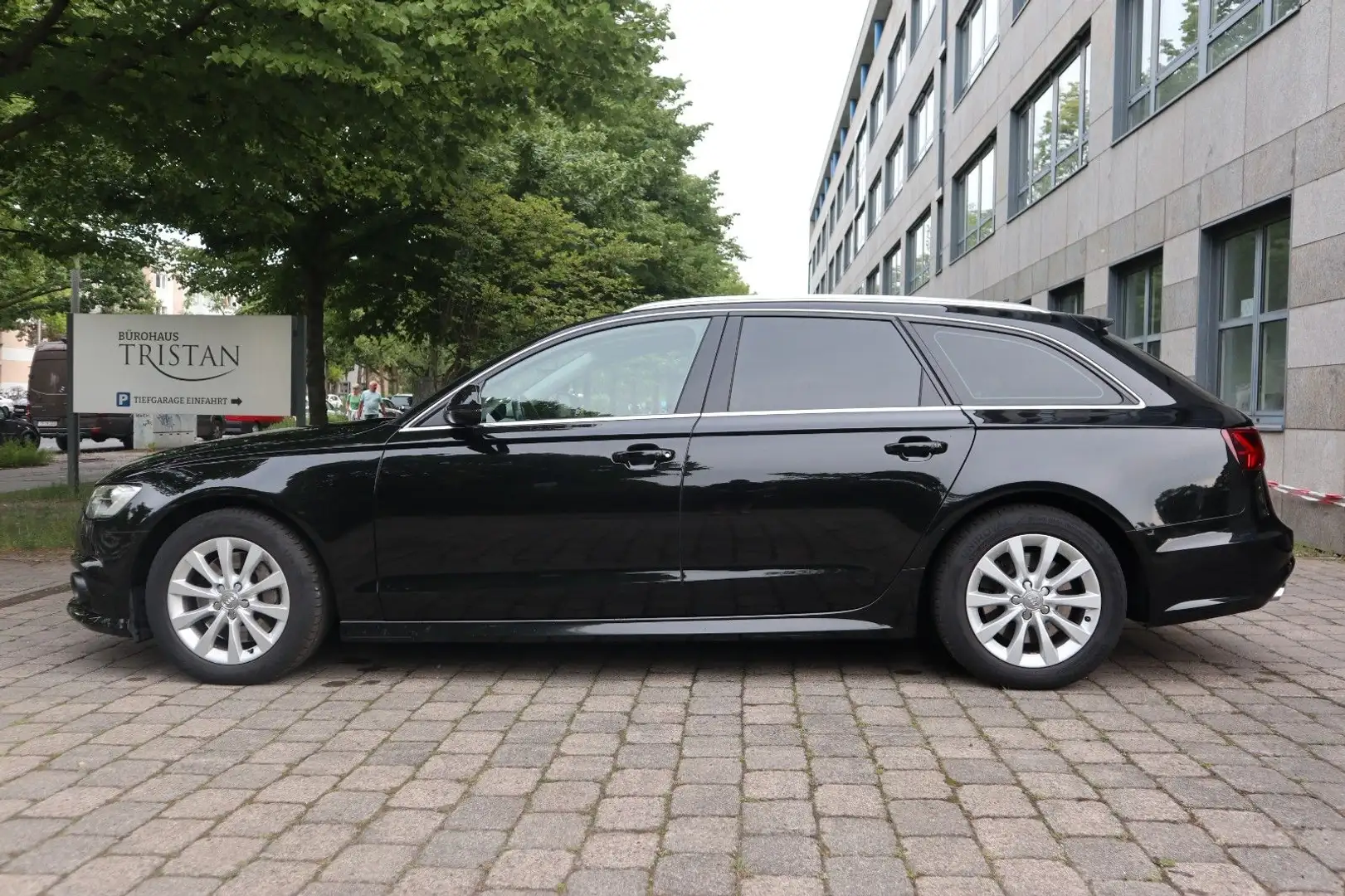 Audi A6 Avant 3.0 TDI clean diesel quattro Leder Dist Schwarz - 2