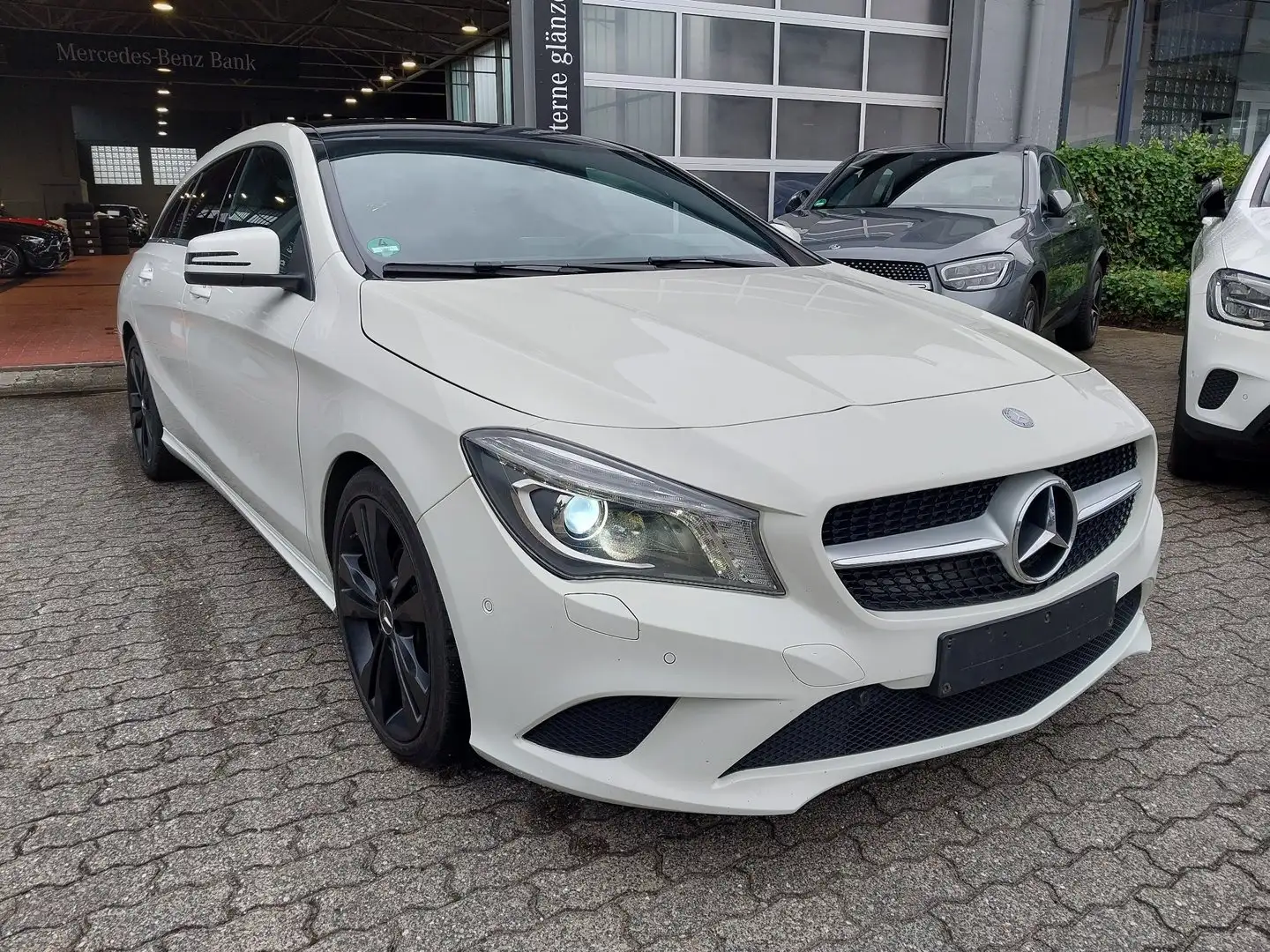 Mercedes-Benz CLA 200 Shooting Brake 200d Urban 7G-DCT Blanco - 2
