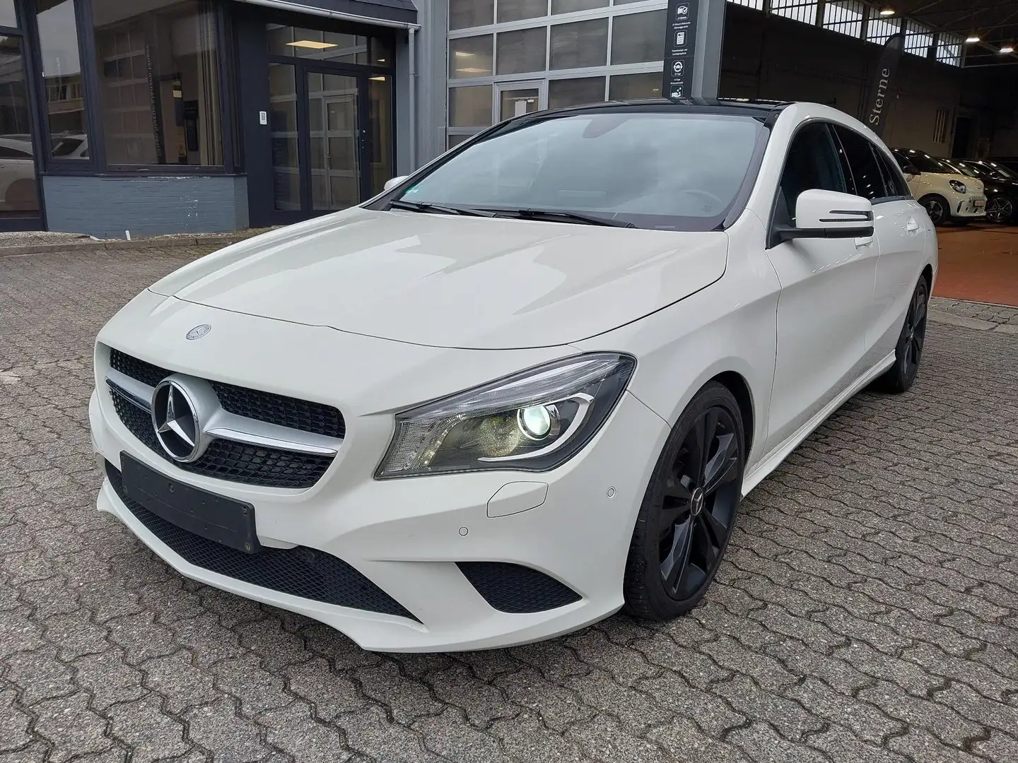 Mercedes-Benz CLA 200 Shooting Brake 200d Urban 7G-DCT Blanco - 1