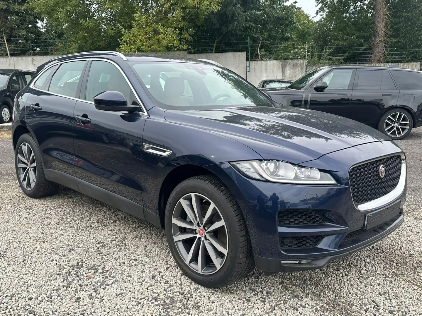 Jaguar F-Pace 3.0 D V6 AWD Blauw - 1