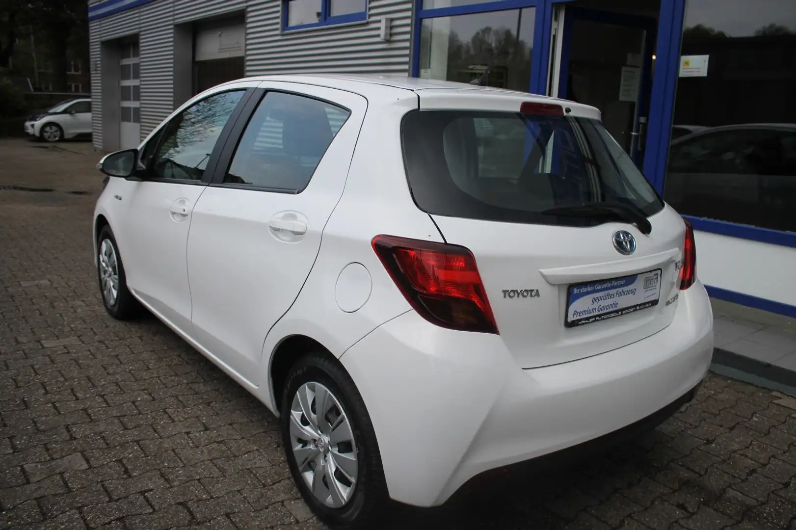 Toyota Yaris Basis Hybrid Automatik Weiß - 2