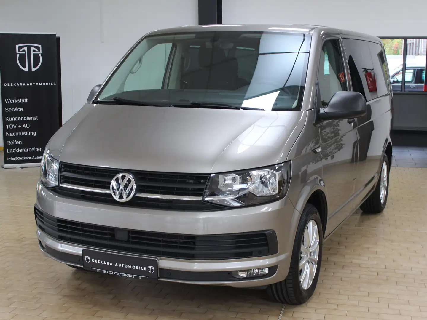 Volkswagen T6 Multivan Multivan Trendline TDI 150PS DSG *ACC *STHZ Beige - 1