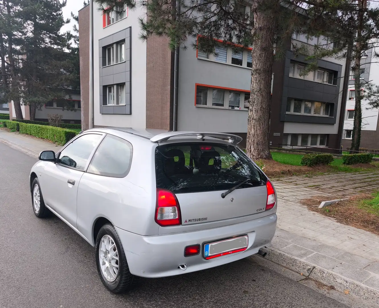 Mitsubishi Colt 1.3i 1.6v GL Roland Garros Gris - 1