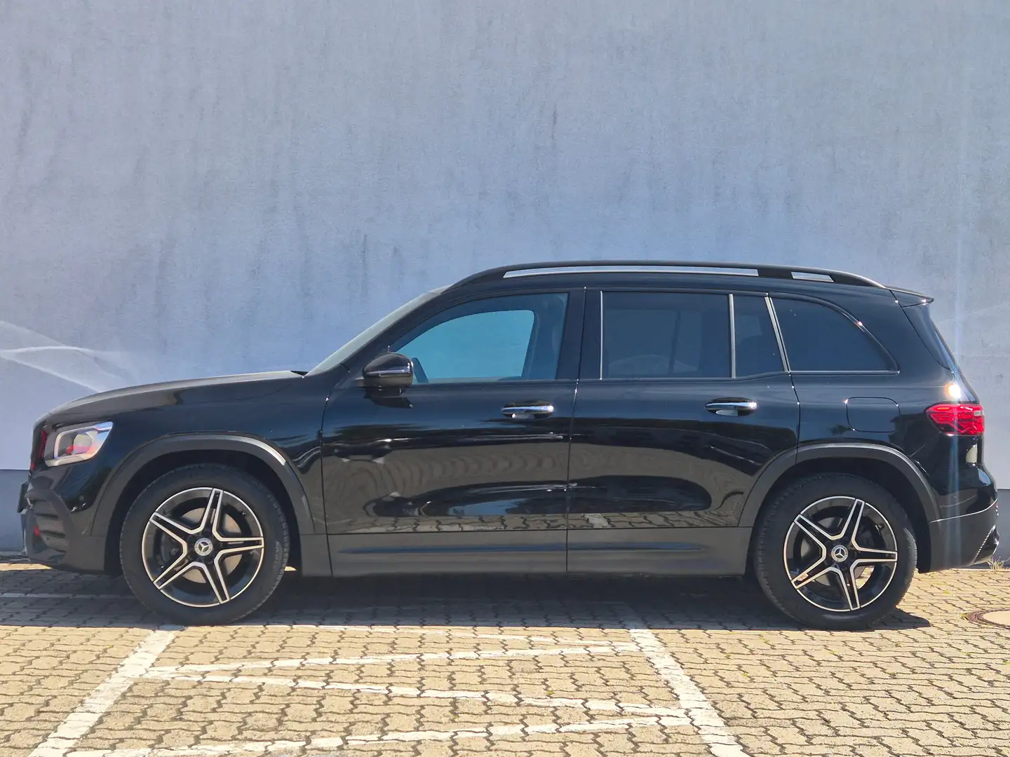 Mercedes-Benz GLB 220 GLB 220 d AMG*1.Hand*MwSt.*Navigation*AHK*Night* Noir - 2