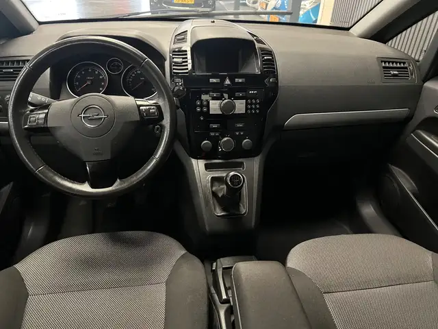 Opel Zafira view 3