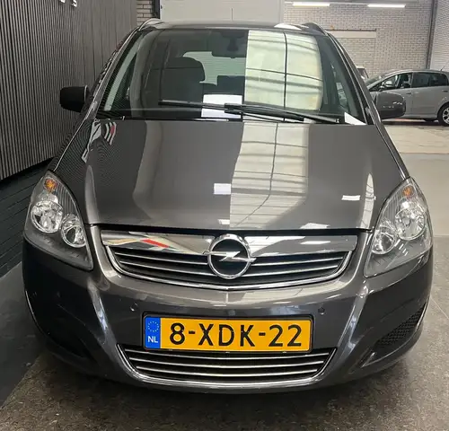Opel Zafira view 4