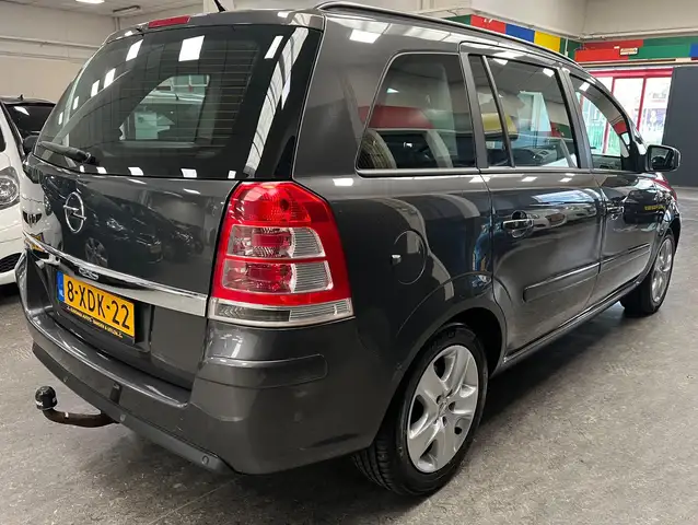 Opel Zafira view 2