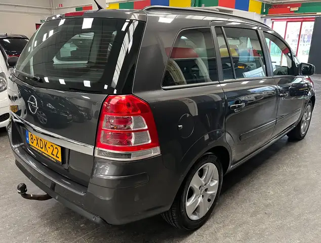 Opel Zafira view 9