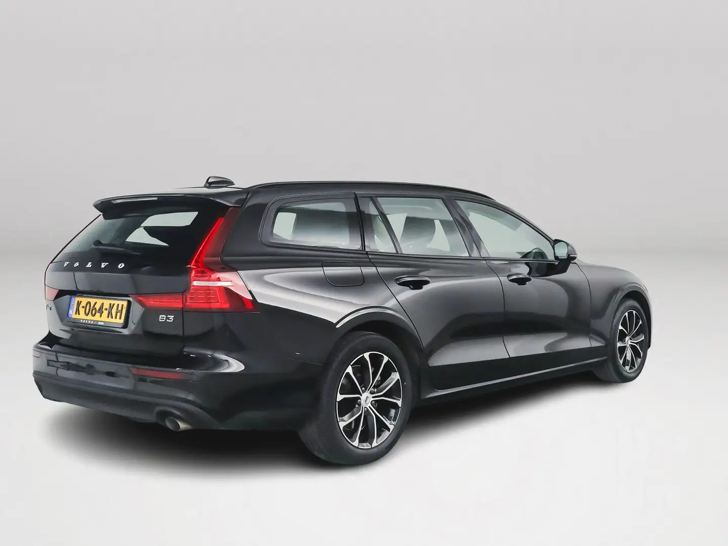 Volvo V60 B3 Aut. Momentum Advantage | Trekhaak Negro - 2