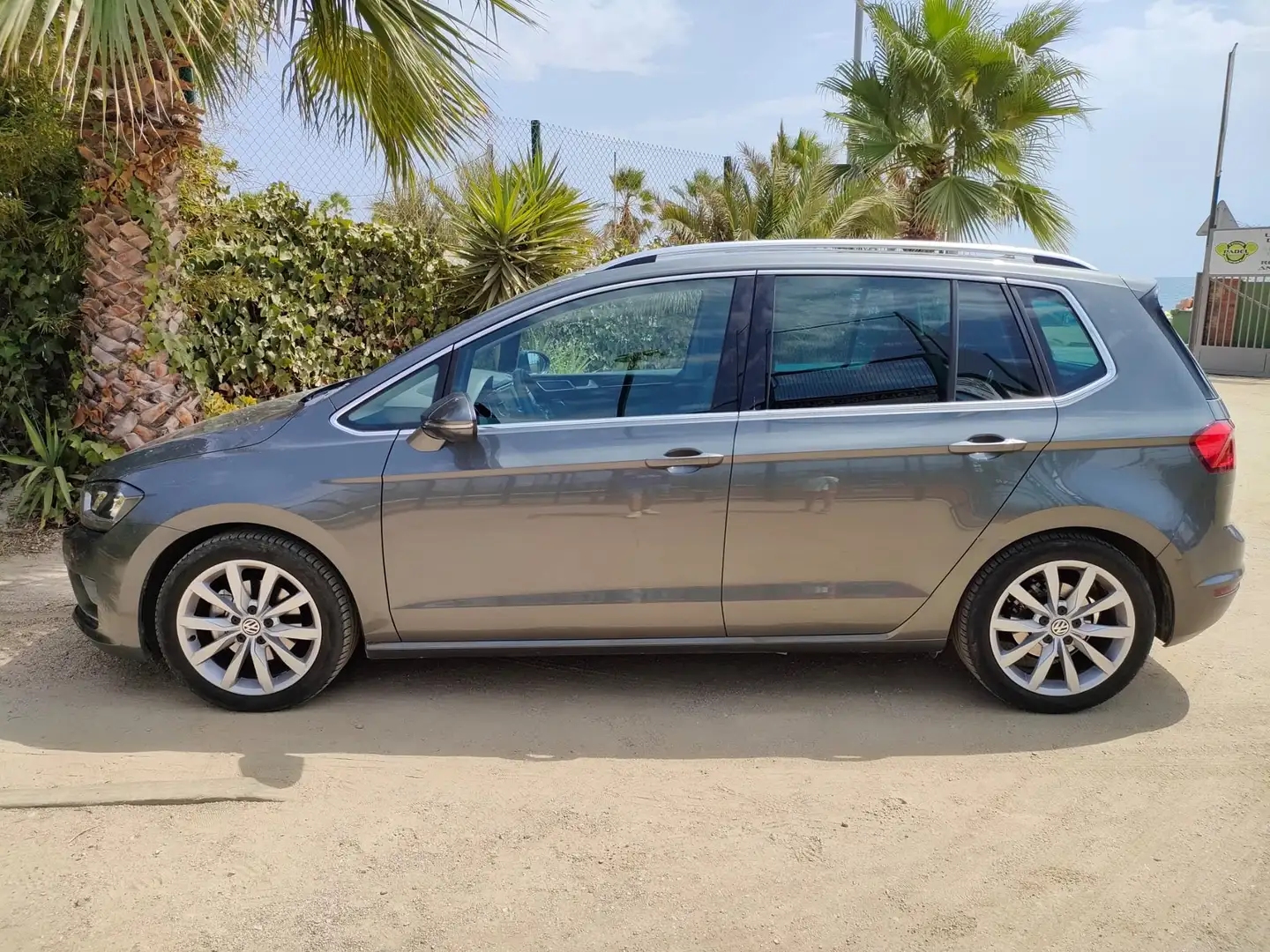 Volkswagen Golf Sportsvan 1.6TDI CR Sport DSG 85kW Gris - 1