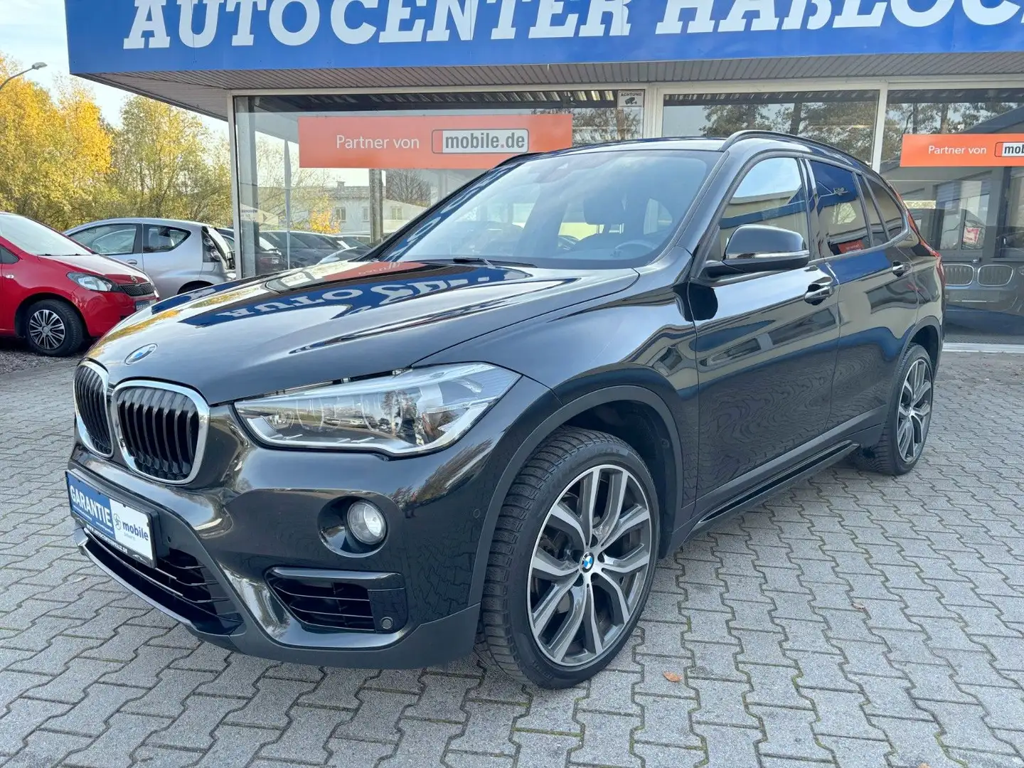 BMW X1 sDrive 18 i Sport Line*NAVI*LED*H/K*AHK*19" Schwarz - 2