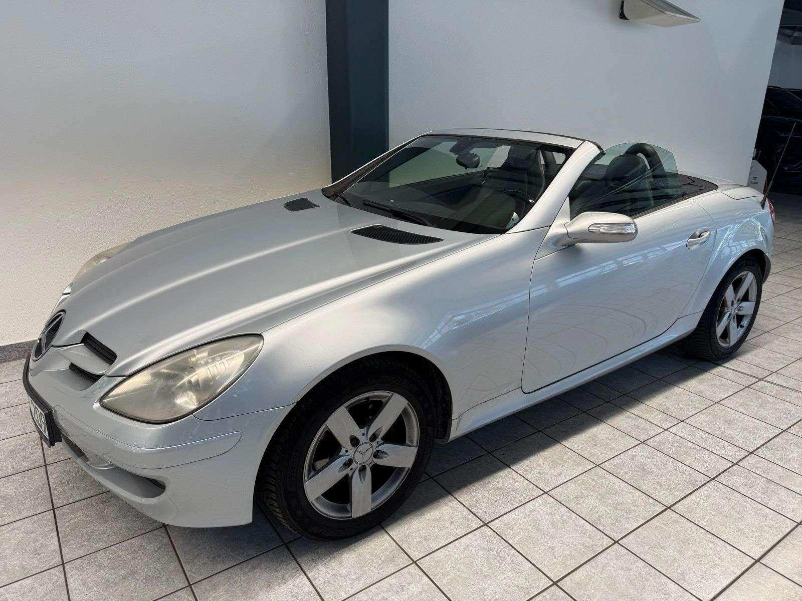 Second hand Mercedes Benz Slk-Class 200