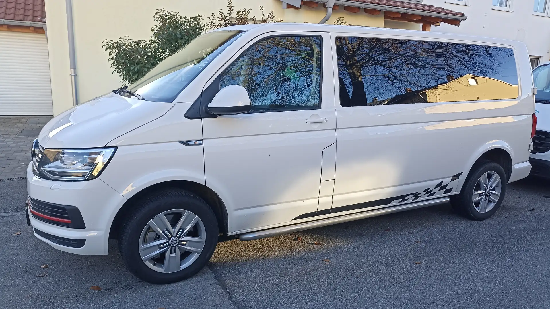 Volkswagen T6.1 Caravelle Comfortline PLUS, Lang 2,0 ltr, TDI, 146 kW/199 PS Alb - 2