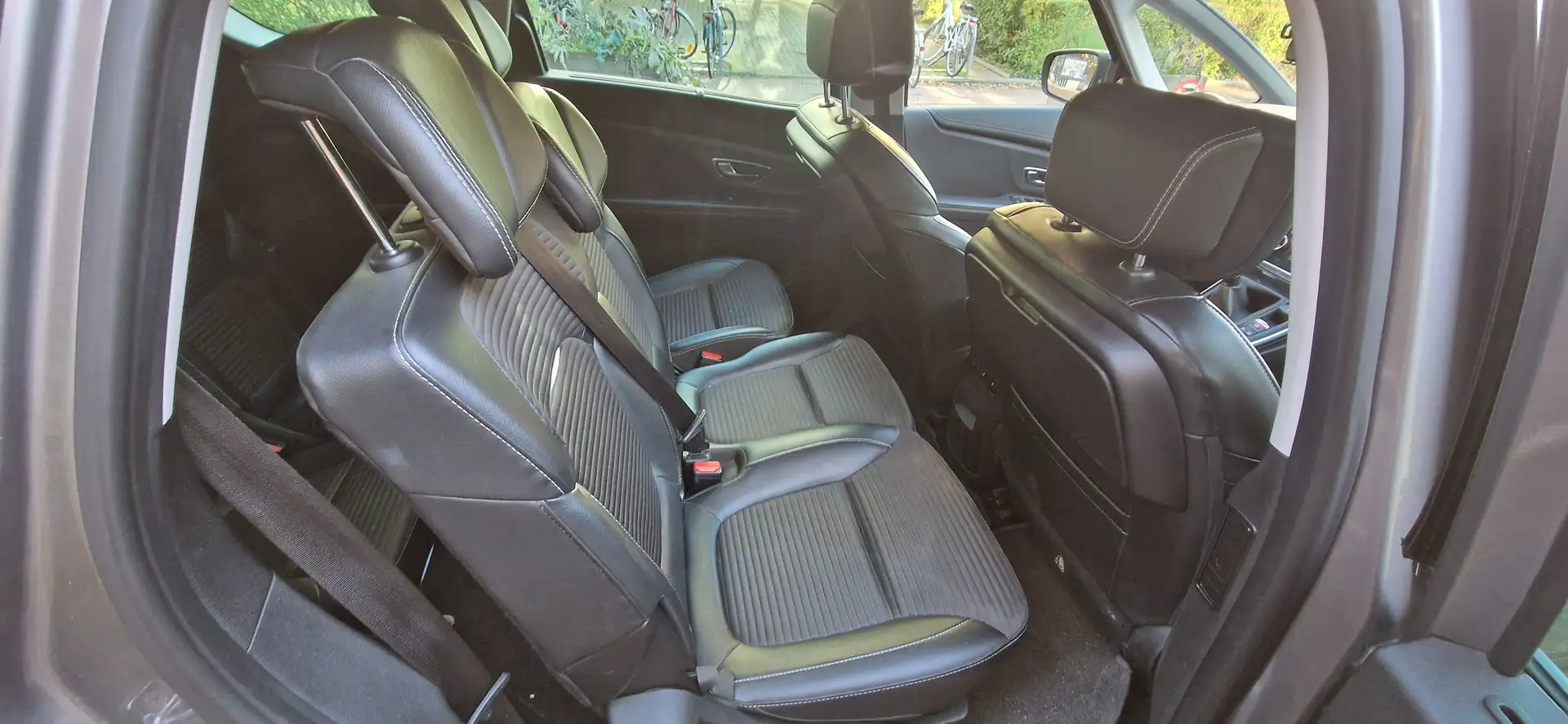 Renault Grand Scenic Grand Scénic 1.33 TCe Energy Bose Edition Silver - 1