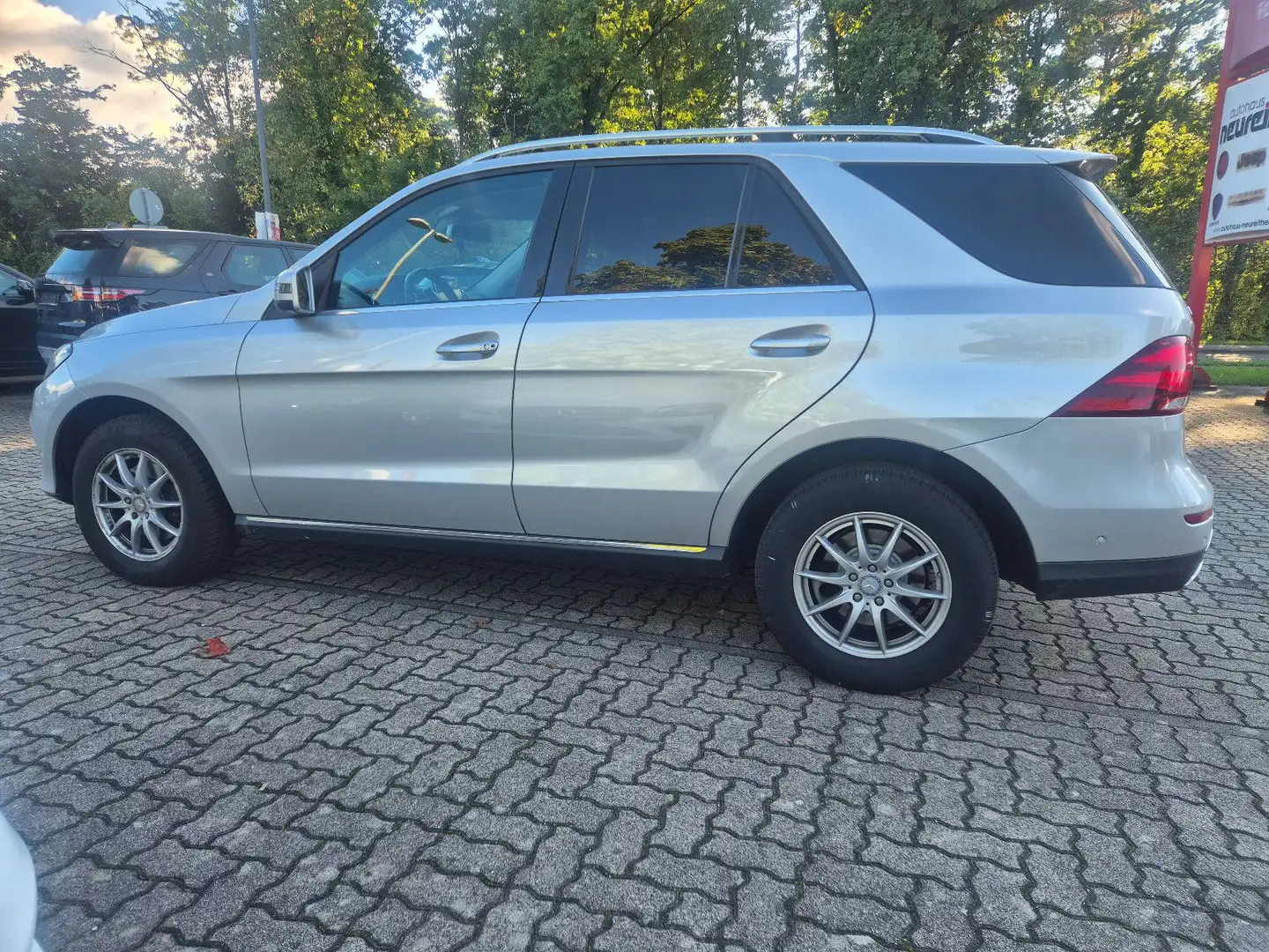Mercedes-Benz GLE 350 d 4Matic*Leder/Kamera/Navi/Abstandstemp Silber - 2