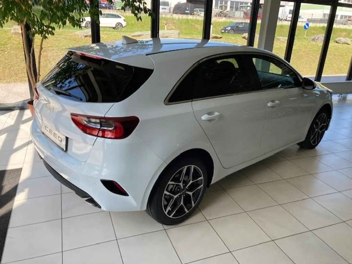 Kia Ceed / cee'd 1,0 T-GDI GPF Silber P2 Weiß - 2