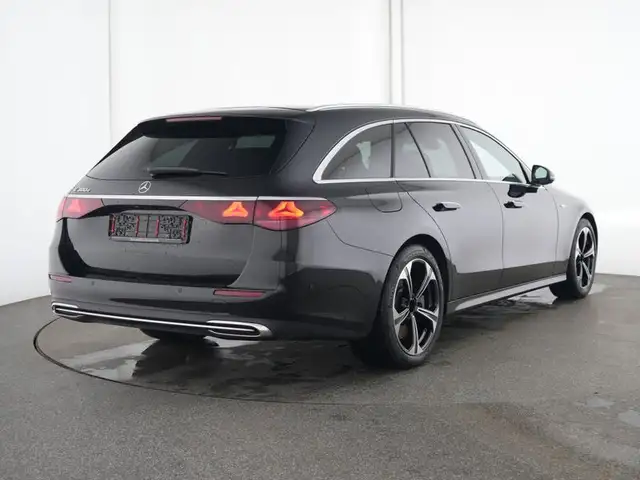 Mercedes-Benz E 300 e T Avantgarde 4xSHZ AHK AUT Kam.,Navi Ansicht 3