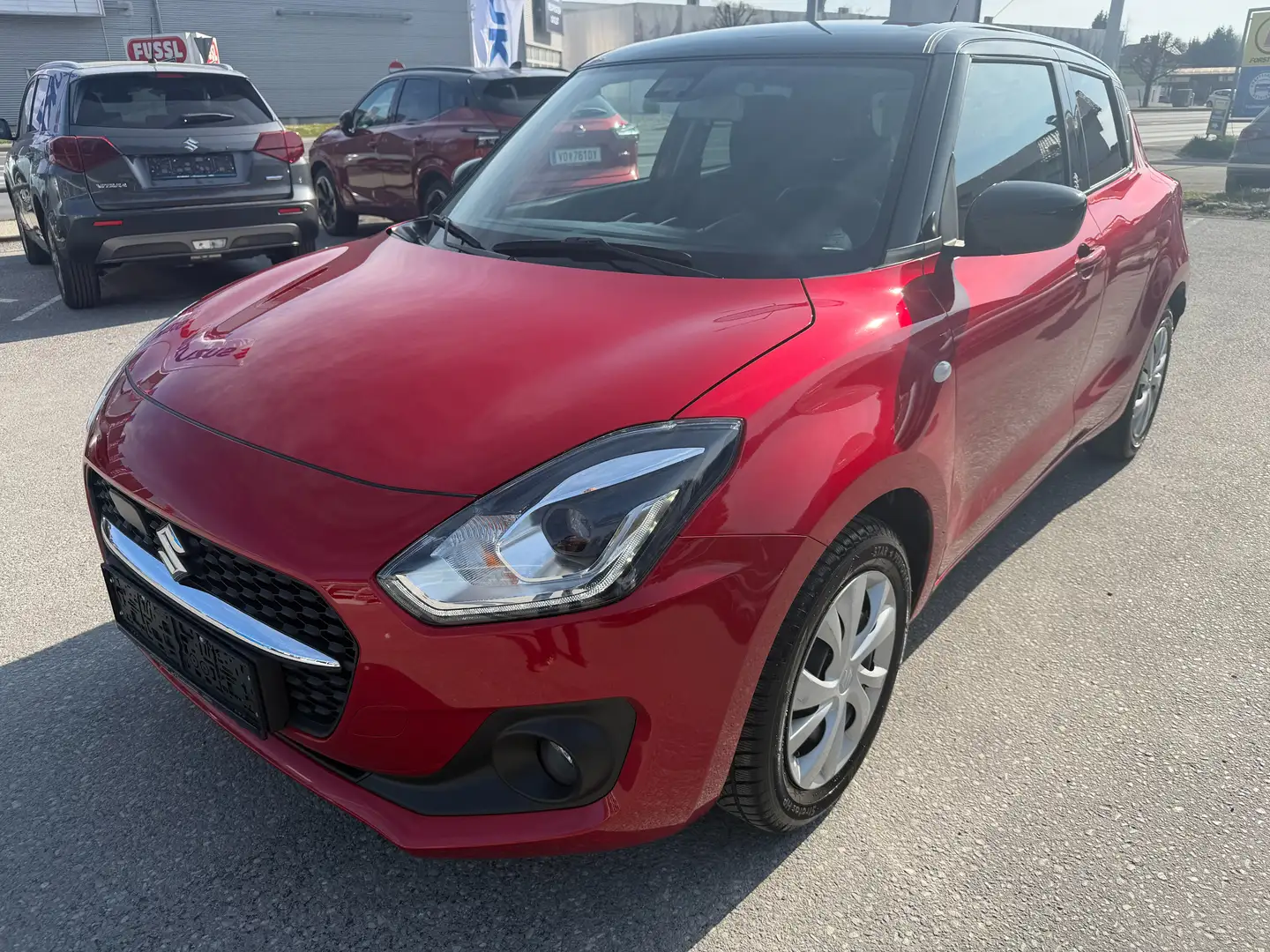 Suzuki Swift Swift 1,2 Hybrid DualJet Shine Shine Rot - 1