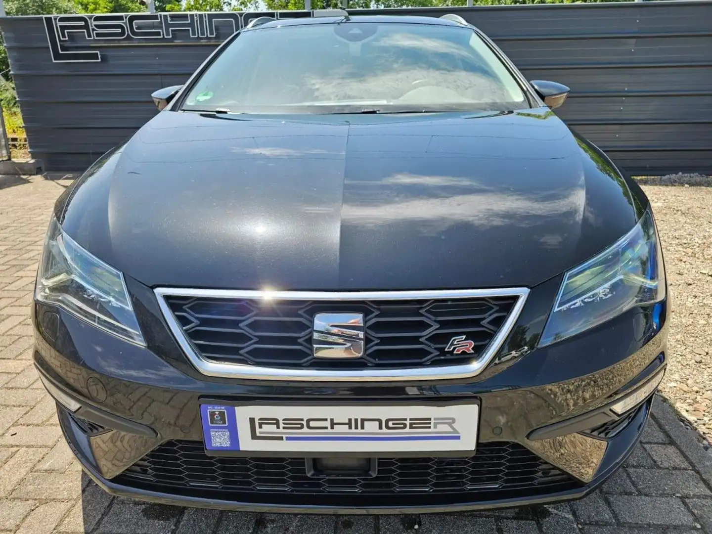 SEAT Leon 1.5 ST FR BEATS LED NAVI DAB CAM SHZ GRA Zwart - 2