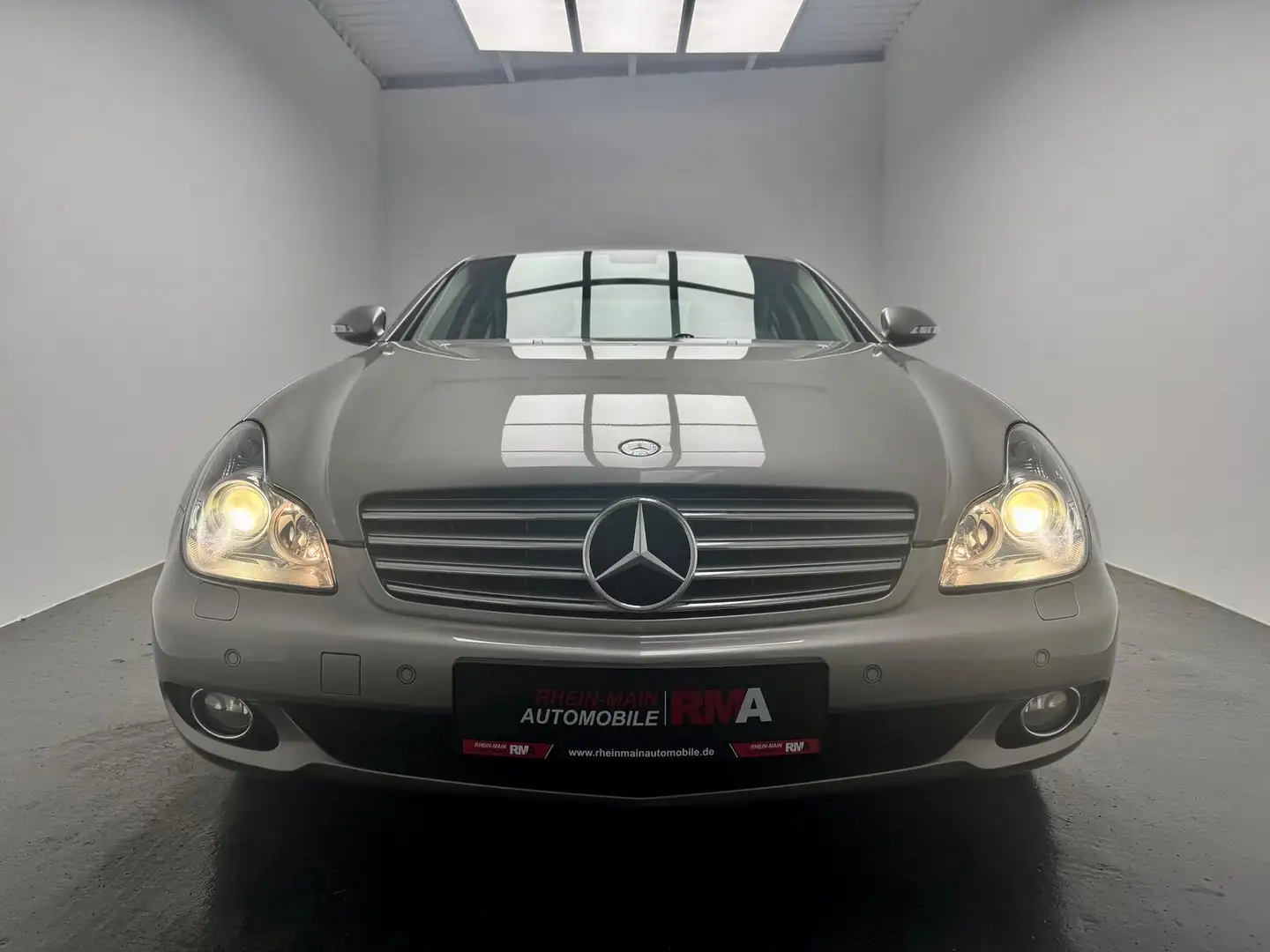 Mercedes-Benz CLS 320 3.0 CDI+1.HD+STHZ+BI-XENON+HARMAN-KARDON Plateado - 2