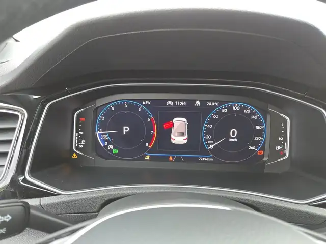Volkswagen T-Roc view 9