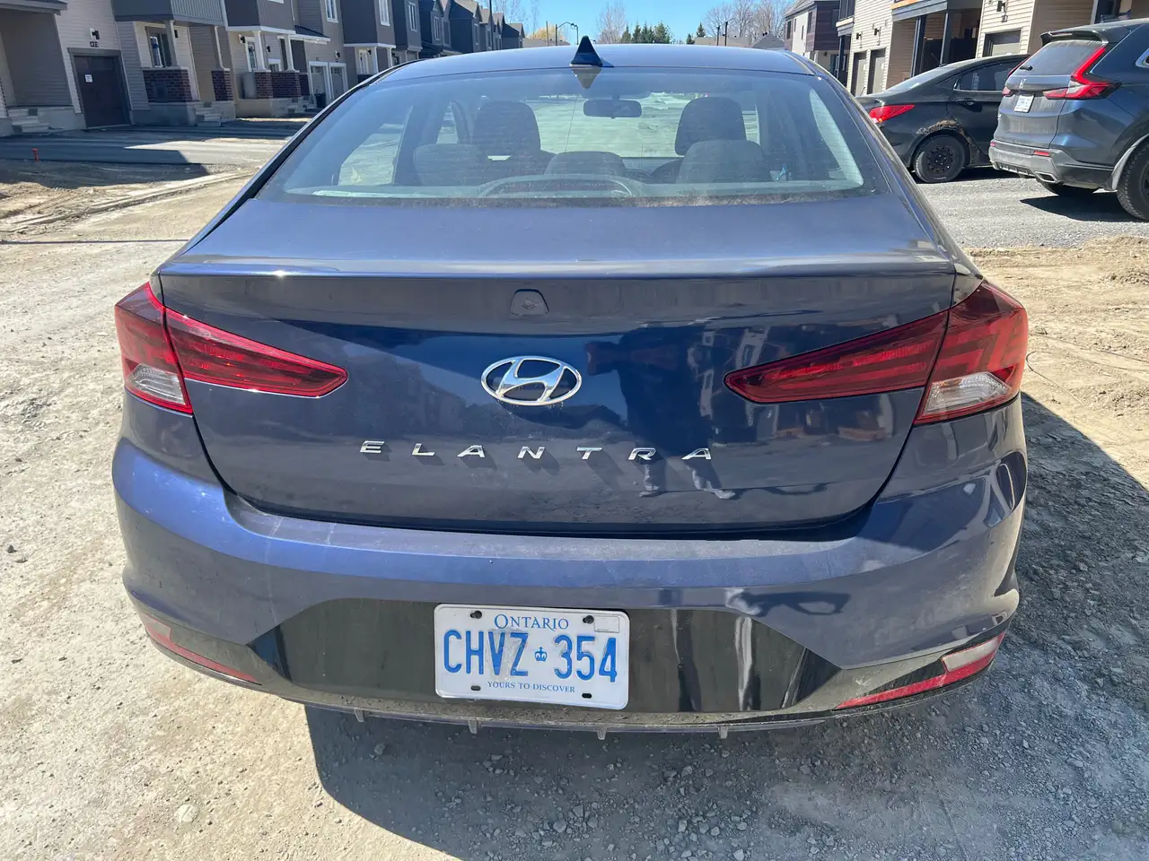 Hyundai ELANTRA снимка Hyundai ELANTRA