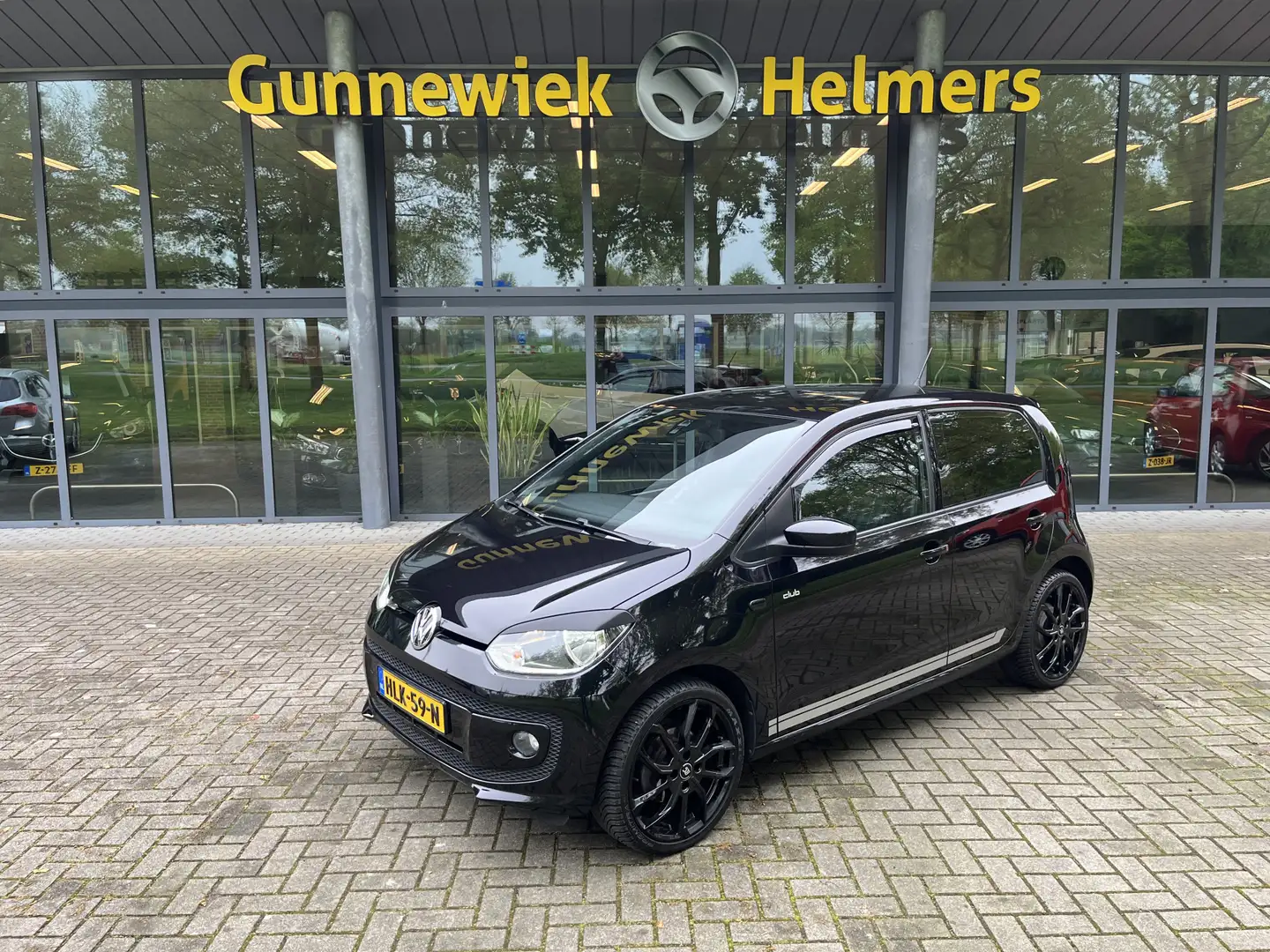 Volkswagen up! 1.0 move up! BlueMotion | BLUETOOTH | NAVIGATIE | Schwarz - 1