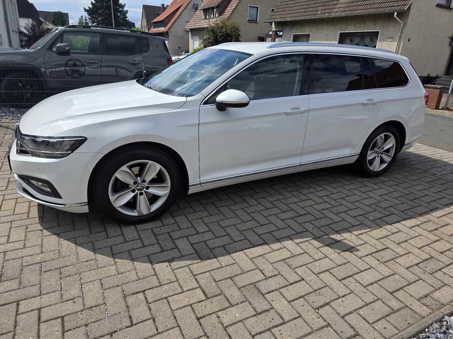 Volkswagen Passat Variant Elegance 4Motion Weiß - 2