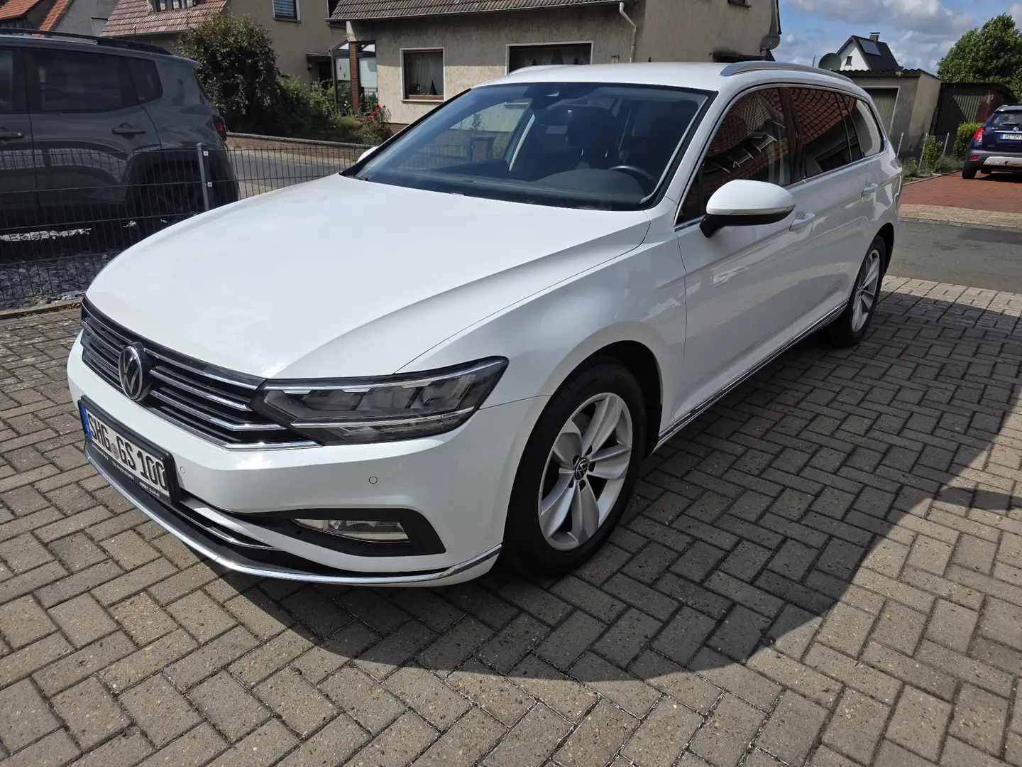Volkswagen Passat Variant Elegance 4Motion Weiß - 1